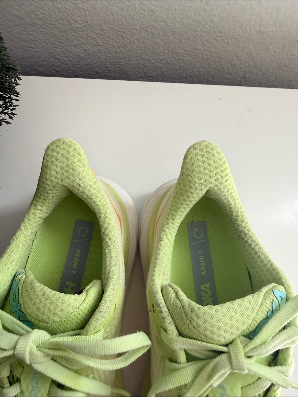 Hoka clifton 9 Women' size 7 Neon Yellow and Light Blue Running Shoes - Picture 6 of 10